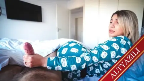 Sapık Sürtük Otel Odasında Üvey Babasının Altına Yatıyor